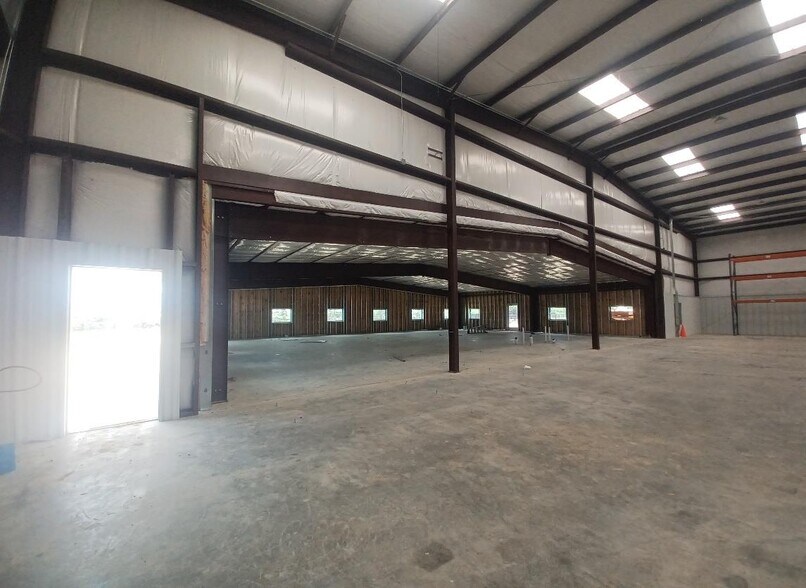 More Photos Of 236 Industrial Park Dr, Victoria Warehouse For Sale