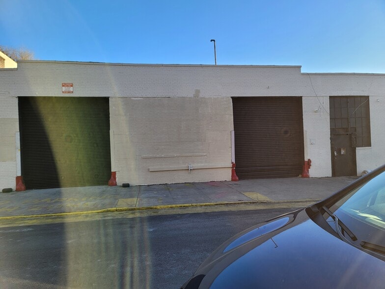 More Photos Of 272-280 Seigel St, Brooklyn Restaurant For Lease