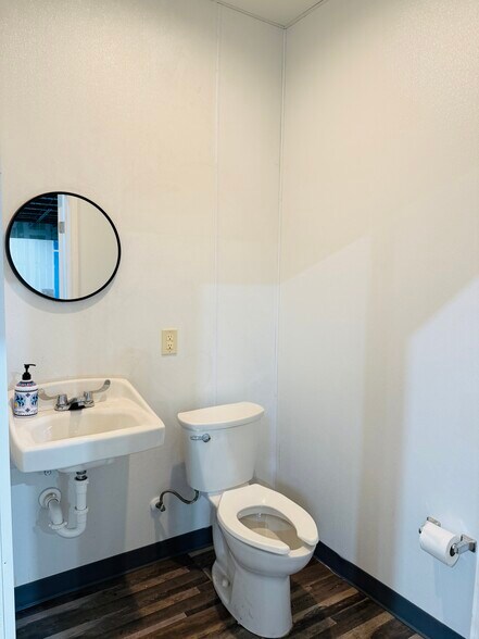 More Photos Of 7301 Galveston Rd, Houston Manufacturing For Lease