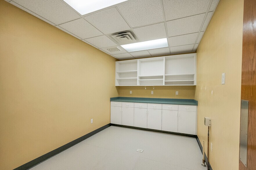 More Photos Of 2770 Manitowoc Rd, Green Bay Office For Sale