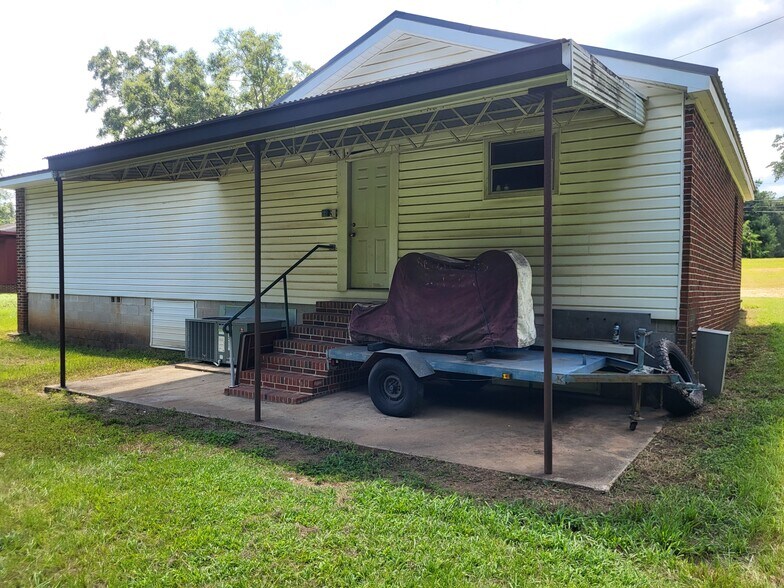 More Photos Of 2123 S Phillips Rd, Lanett Flex For Sale