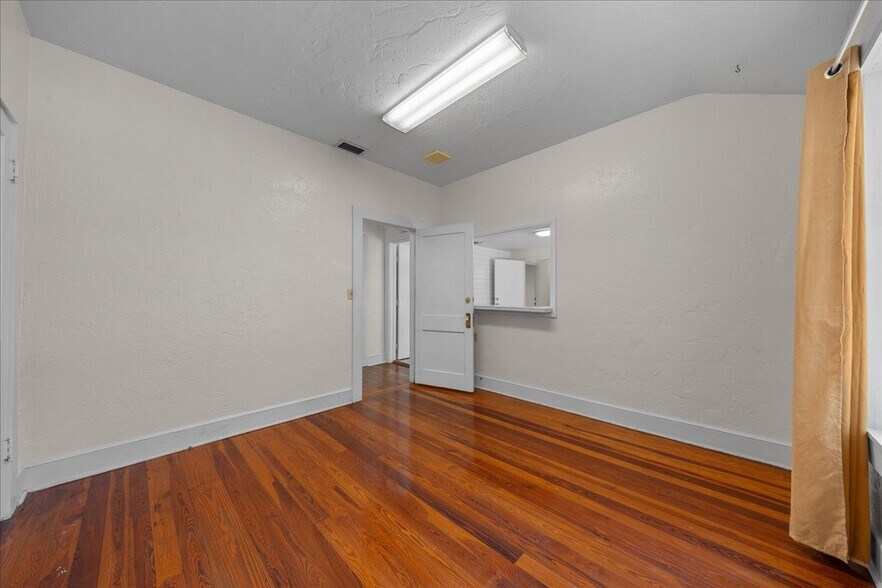 More Photos Of 2206 SE 3rd Ave, Ocala Office Residential For Sale