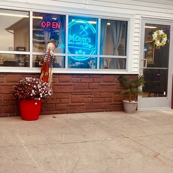 More Photos Of 790 Wolf Rd, Random Lake Service Station For Sale