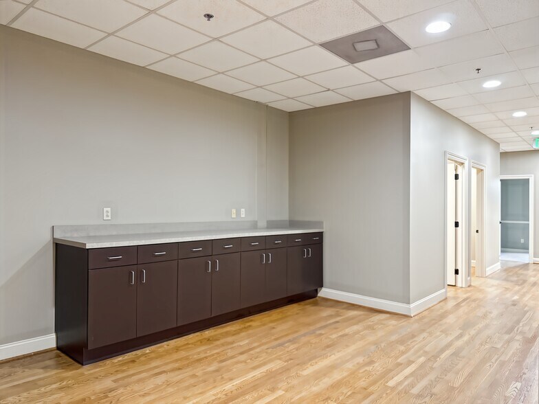 More Photos Of 2129 1st Ave N, Birmingham Coworking Space