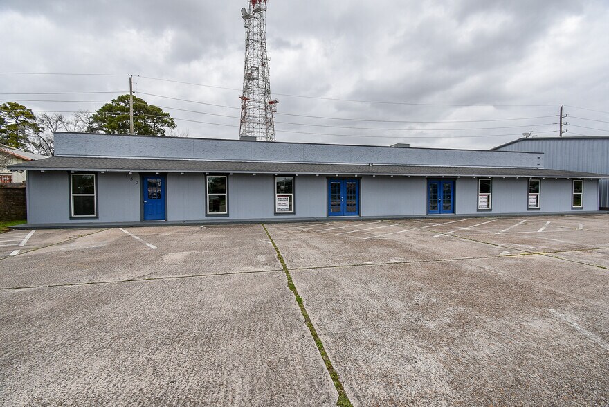 More Photos Of 19419 N Freeway, Spring Freestanding For Lease