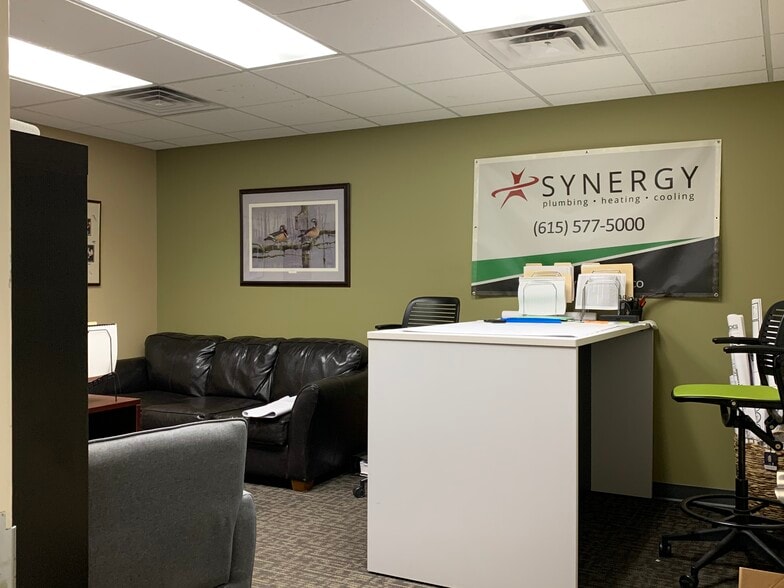 More Photos Of 210 Omohundro Pl, Nashville Service For Lease