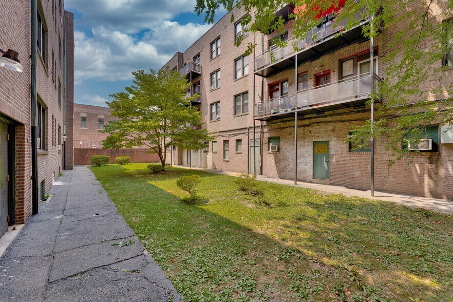 More Photos Of 130-146 Garrett Rd, Upper Darby Township Apartments For Sale