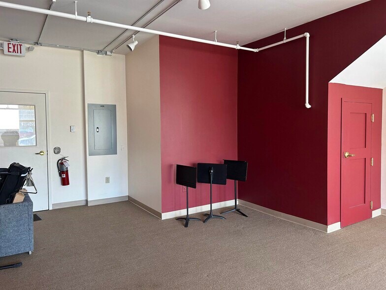 More Photos Of 28 Main Street, Conway Office For Lease