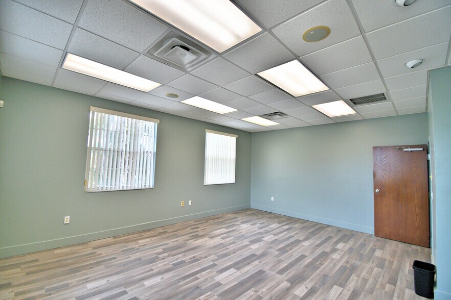 More Photos Of 43344 Highway 27, Davenport Coworking Space