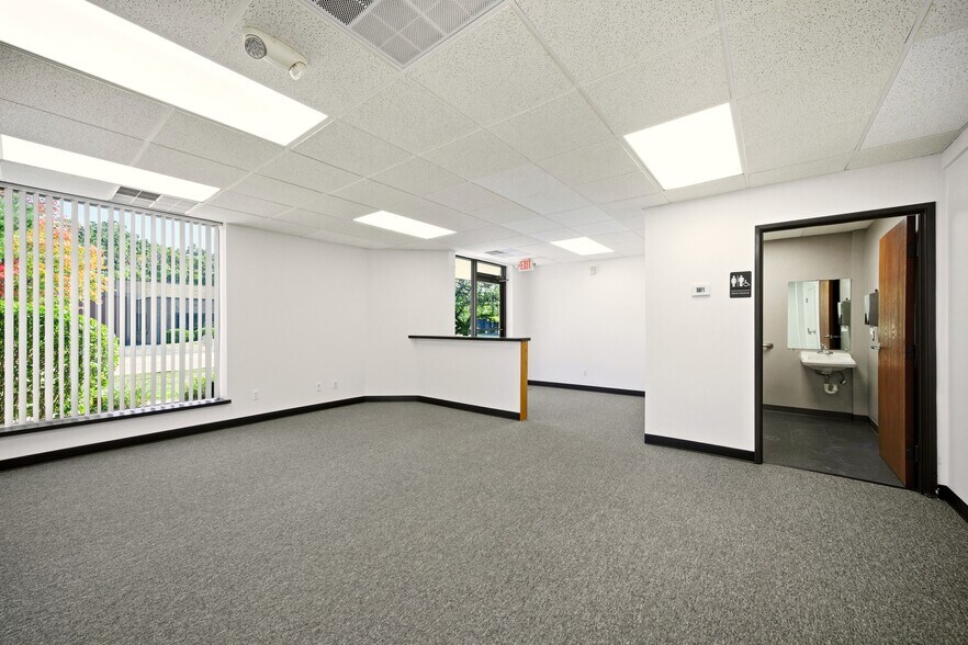 More Photos Of 11887-11897 Belden Ct, Livonia Warehouse For Lease