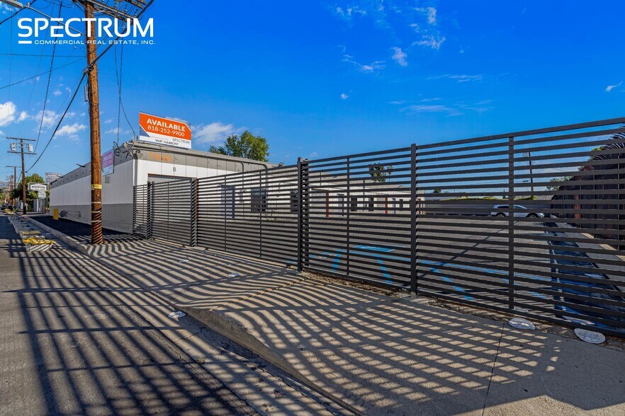 More Photos Of 7638 Deering Ave, Canoga Park Manufacturing For Sale