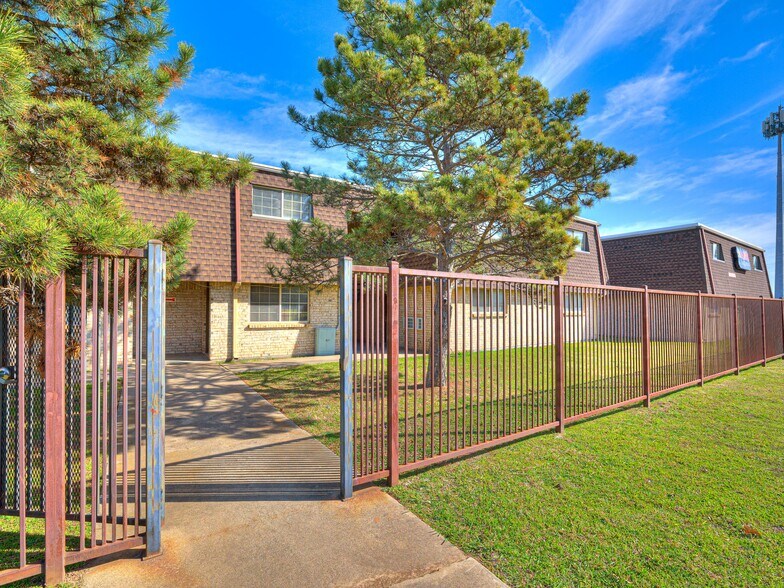 More Photos Of 6401 NW Oak Ave, Lawton Apartments For Sale