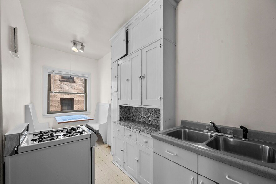 More Photos Of , Minneapolis Multifamily For Sale