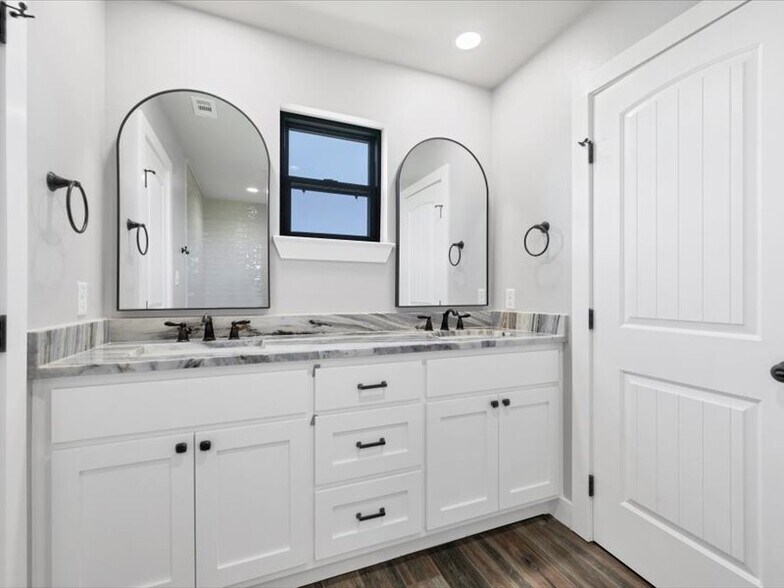 More Photos Of 2719 Post Oak Rd, Webberville Specialty For Lease