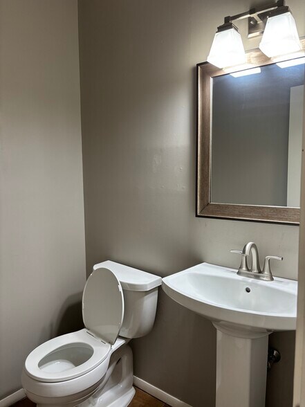 More Photos Of , Baton Rouge Office For Sale