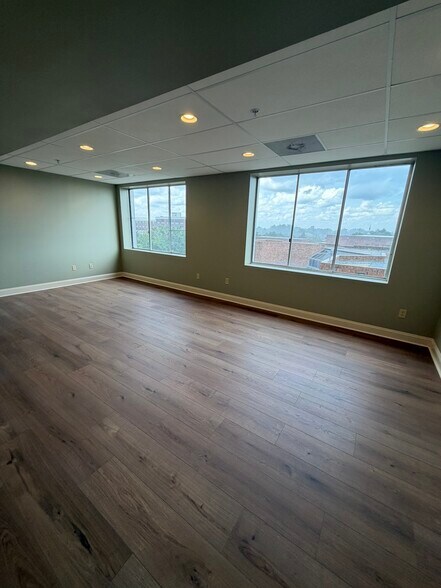 More Photos Of 327 Main St, Greenwood Office For Lease
