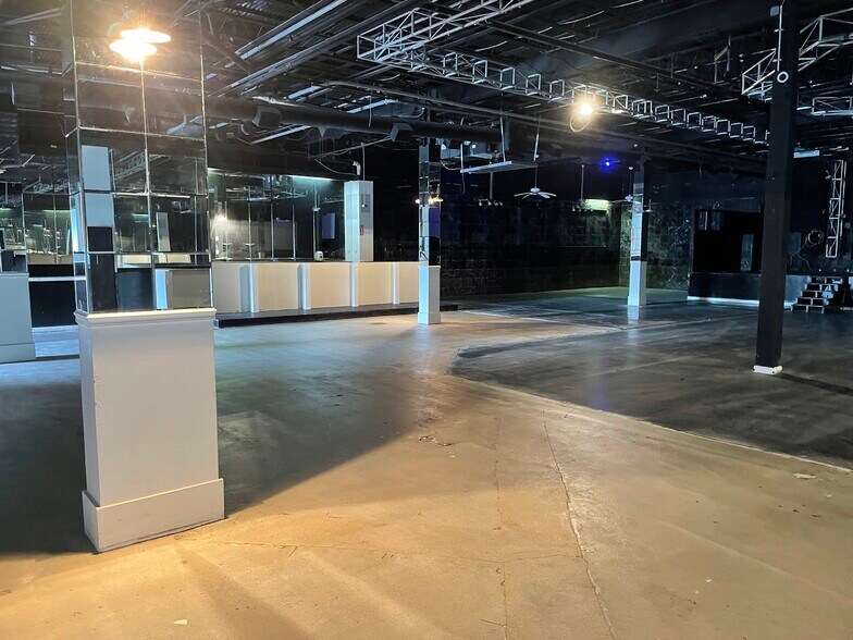 More Photos Of 4013 Jonesboro Rd, Forest Park Unknown For Lease