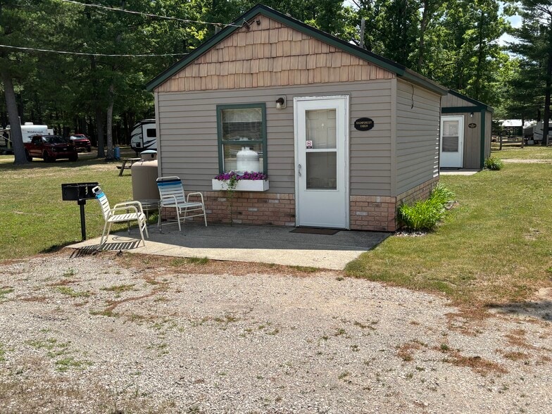 More Photos Of 7332 S M-37, Baldwin Hotel For Sale