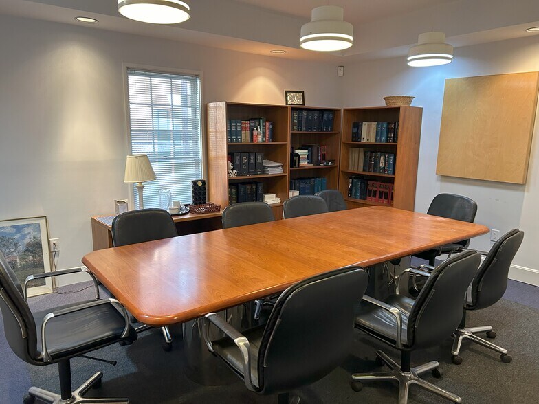 More Photos Of 2310 Peachford Rd, Atlanta Office For Lease