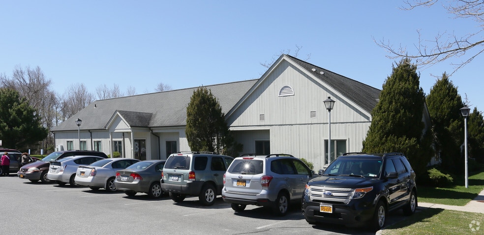 More Photos Of 182-186 W Montauk Hwy, Hampton Bays Medical For Lease