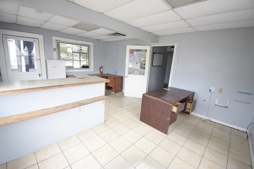 More Photos Of 621 W Main St, La Porte Warehouse For Lease