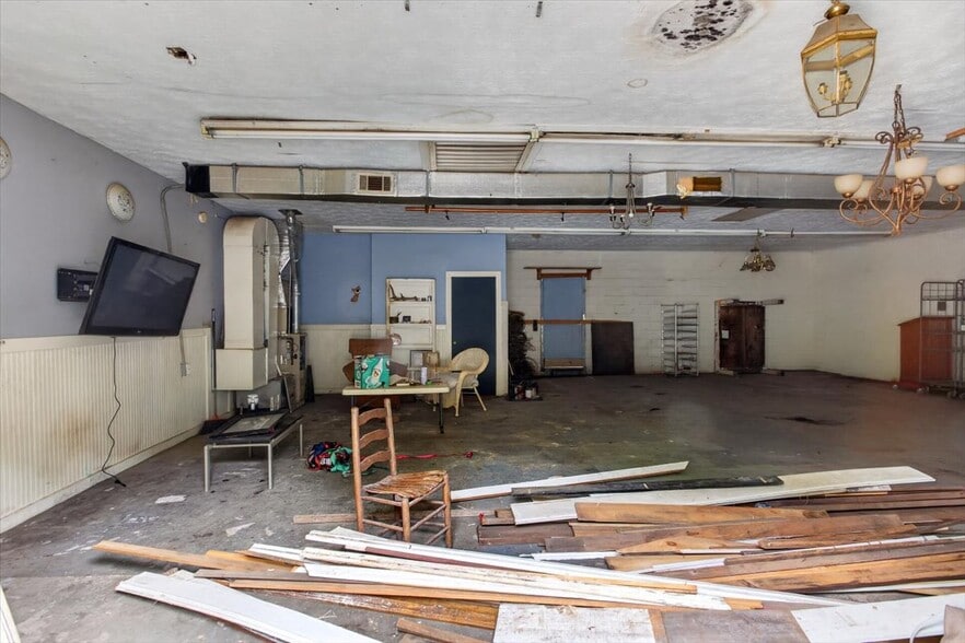 More Photos Of 79 Jones St, Jasper Warehouse For Sale
