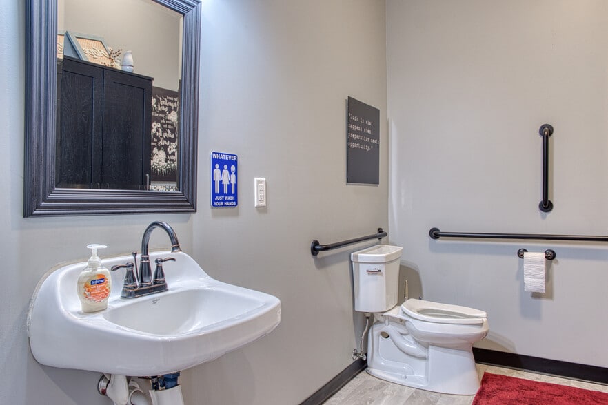 More Photos Of 1605 Vandekarr Rd, Owosso Assisted Living For Sale