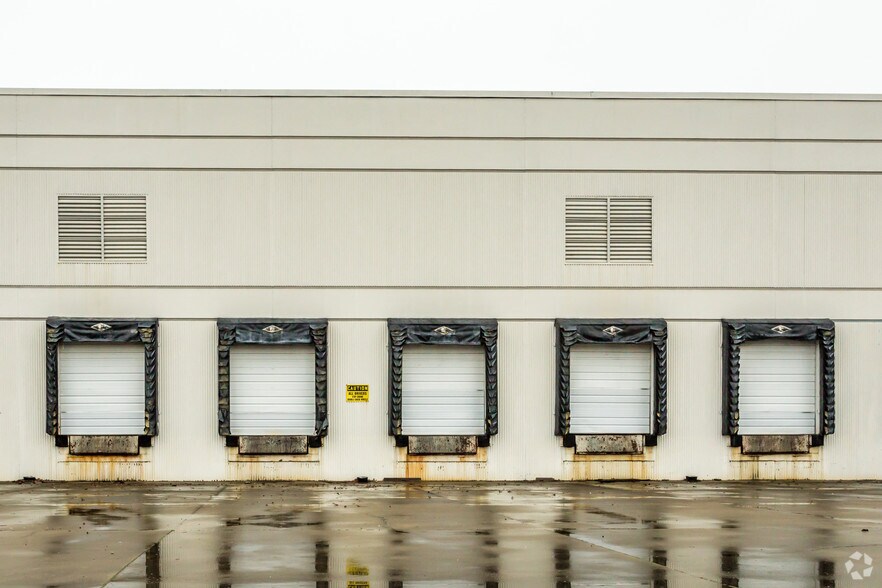 More Photos Of 4140 BF Goodrich, Memphis Distribution For Lease