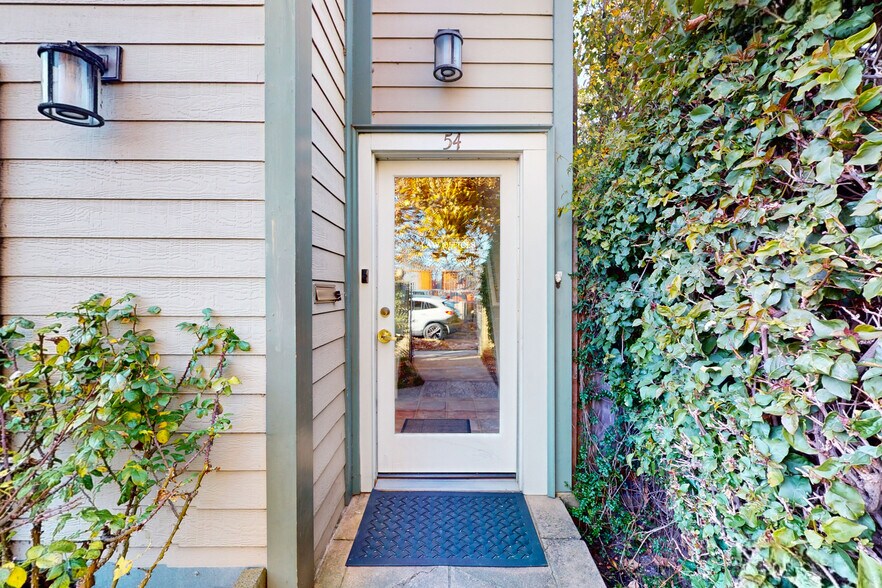 More Photos Of 54 Railroad Ave, Richmond Office Residential For Sale