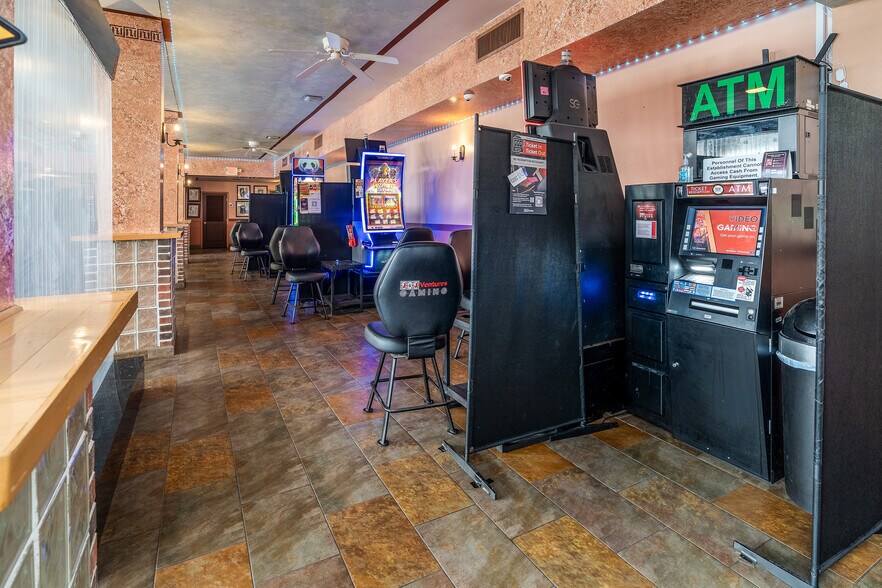 More Photos Of 1329 Walnut St, Murphysboro Office For Sale