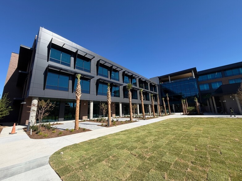 Primary Photo Of 511 Government Ave, Valparaiso Office For Lease