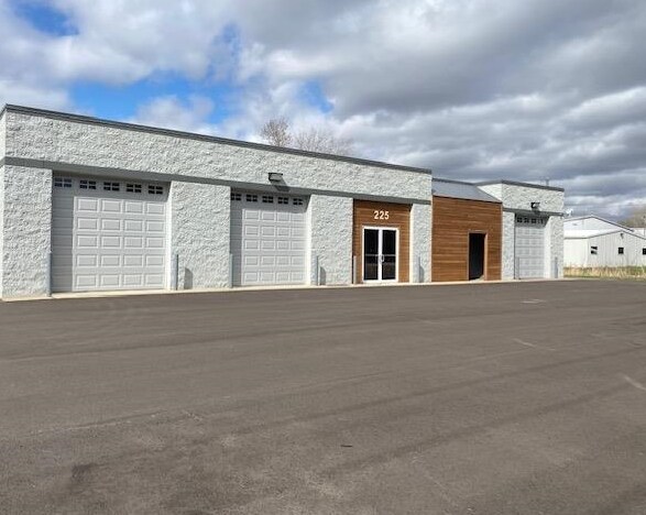 More Photos Of 225 Jefferson St, Cambridge Service Station For Sale