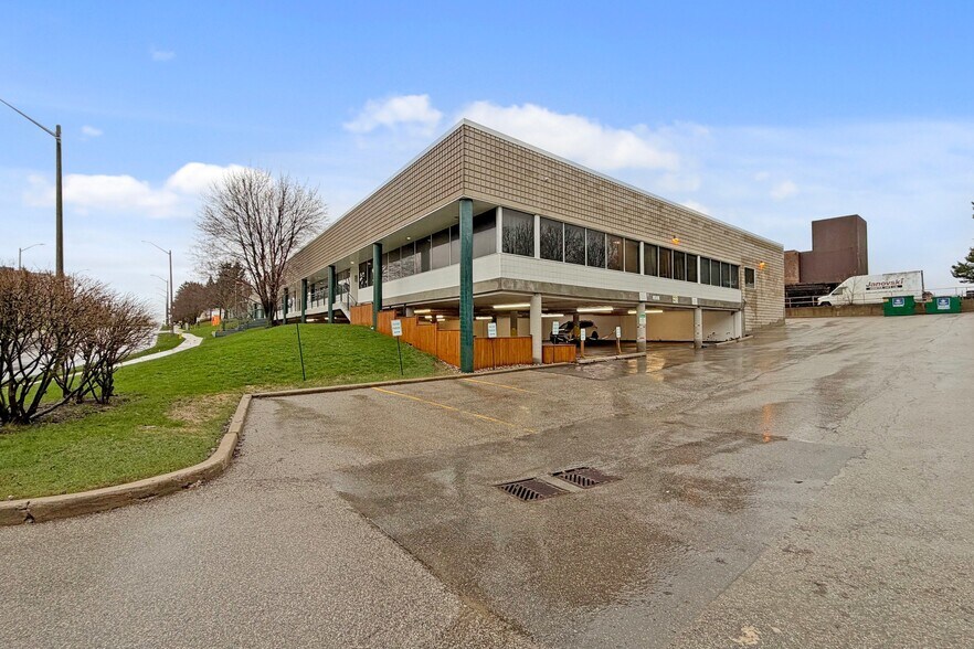 More Photos Of 45 Mcintosh Dr, Markham Office For Sale