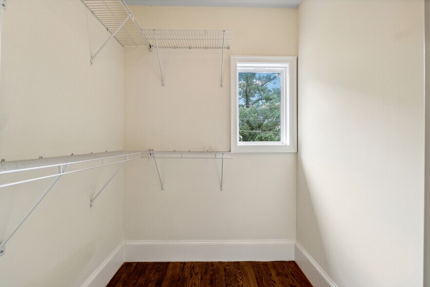More Photos Of 1303 N Druid Hills Rd NE, Brookhaven Office Residential For Sale
