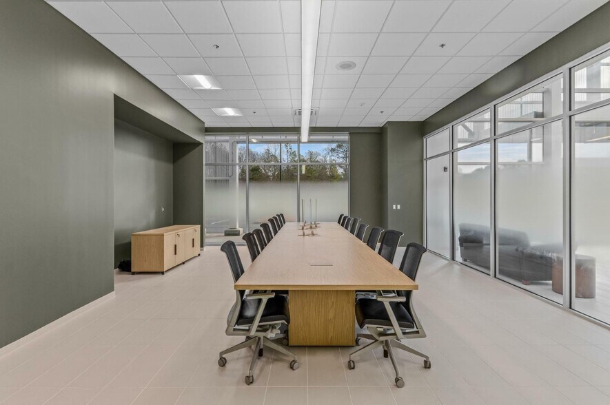 More Photos Of 100 Mkda Way, Griffin Manufacturing For Sale