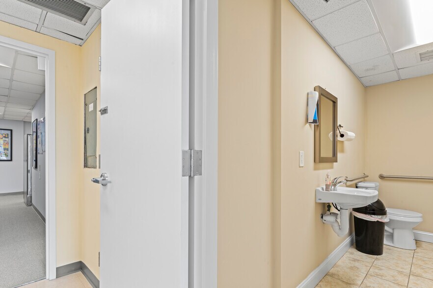 More Photos Of 7210 Old Keene Mill Rd, Springfield Medical For Lease