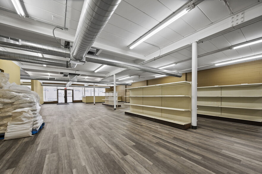 More Photos Of 755 N Snelling Ave N, Saint Paul Storefront For Lease