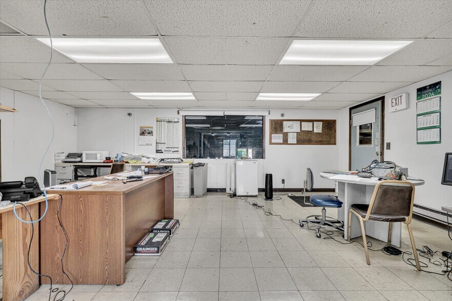More Photos Of 202 1st St S, Kalona Manufacturing For Sale