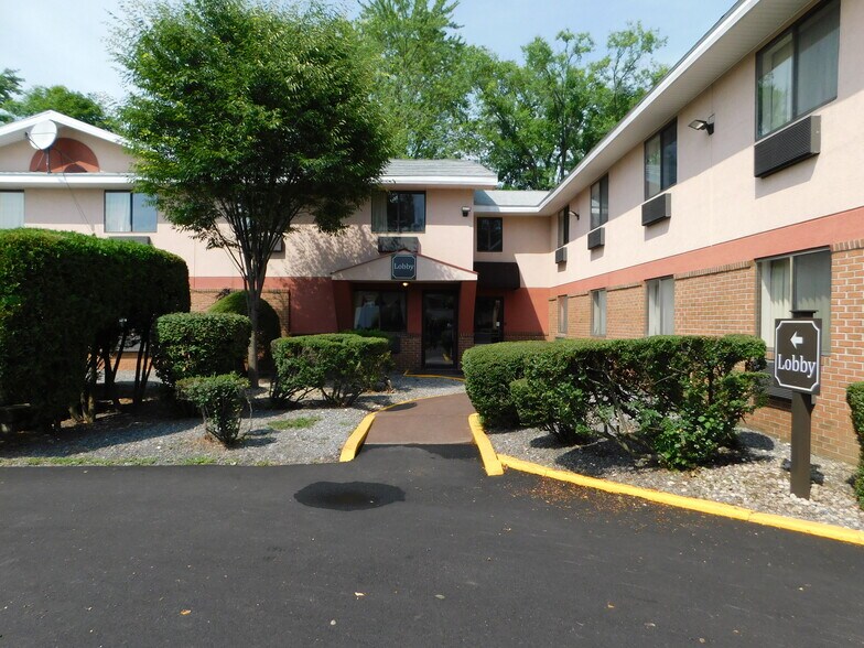 More Photos Of 1043 Putney Rd, Brattleboro Hotel For Sale