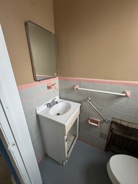 More Photos Of 2449 Shirley Ave, Baltimore Flex For Sale