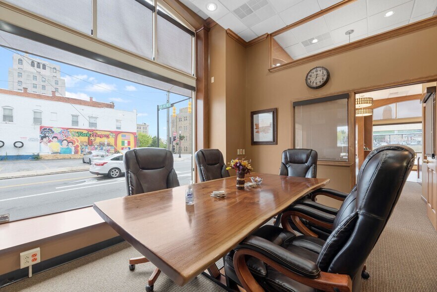 More Photos Of 68-70 W Park Ave, Mansfield Office For Lease