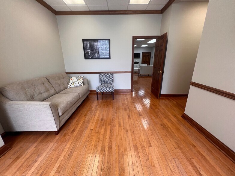 More Photos Of 917 3rd Ave, Huntington Storefront Retail Office For Lease