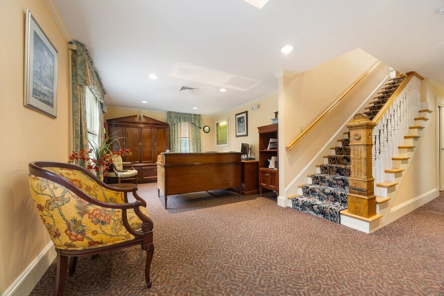 More Photos Of 828 Lynn Fells Pky, Melrose Office For Lease