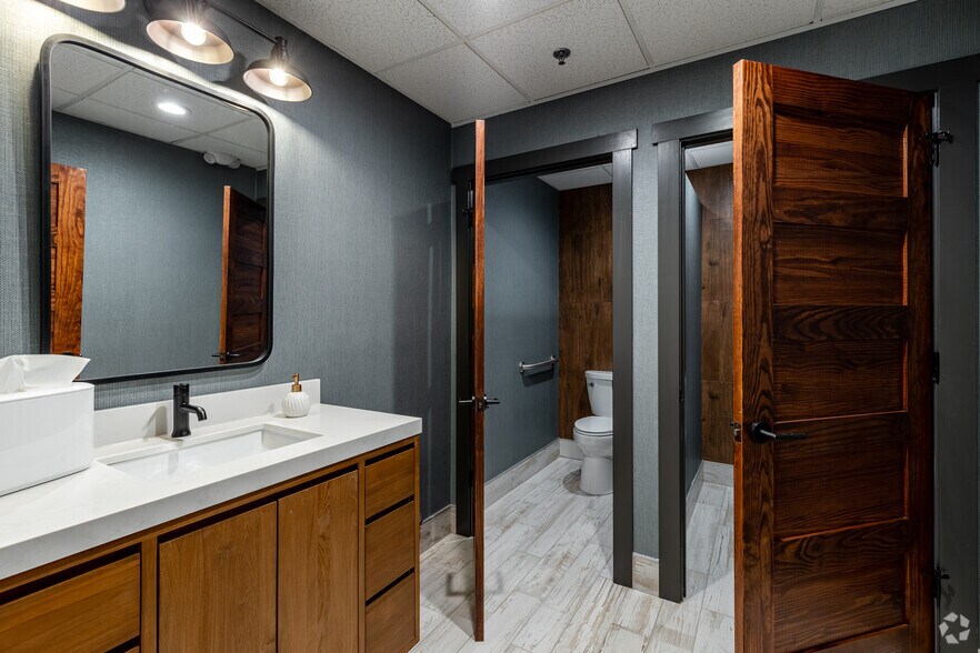 More Photos Of 284 S Main St, Alpharetta Unknown For Lease