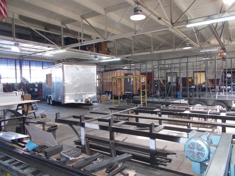 More Photos Of 225 W Hill St, Thomson Industrial For Sale