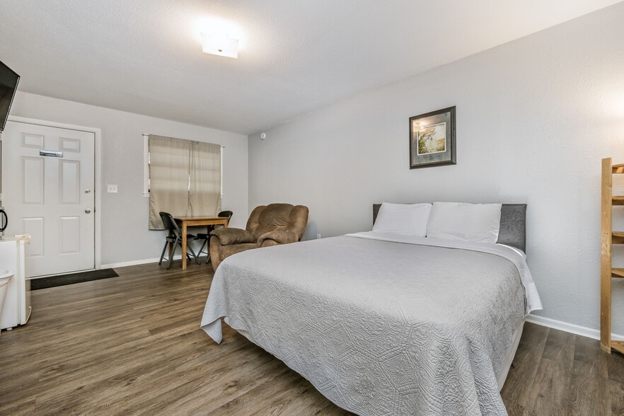 More Photos Of Falcon Motel, Stinnett Hotel For Sale