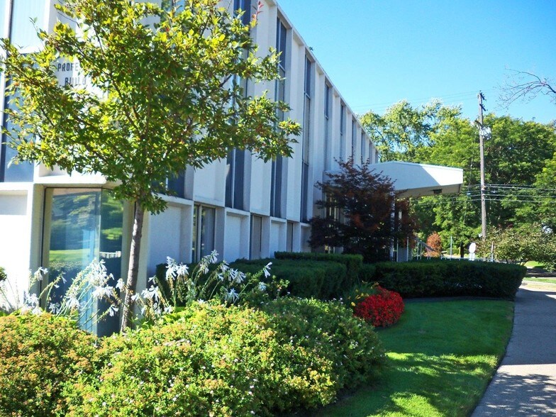 More Photos Of 26789 Woodward Ave, Huntington Woods Medical For Lease