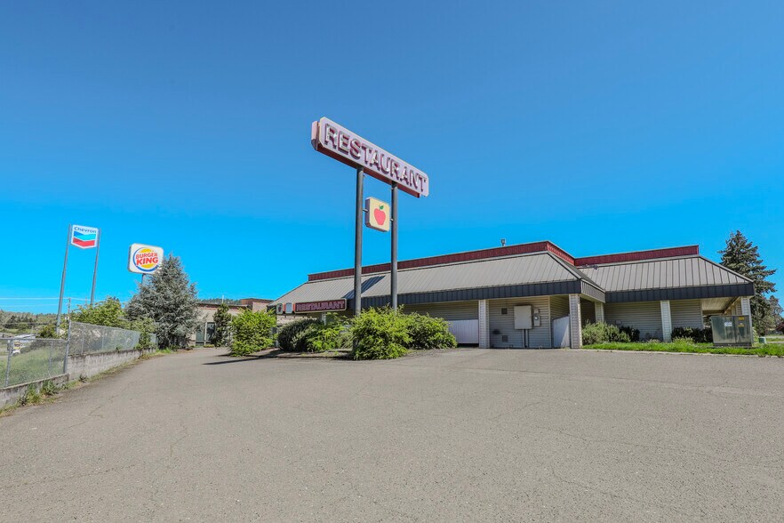 More Photos Of 125 Ponderosa Dr, Sutherlin Restaurant For Sale