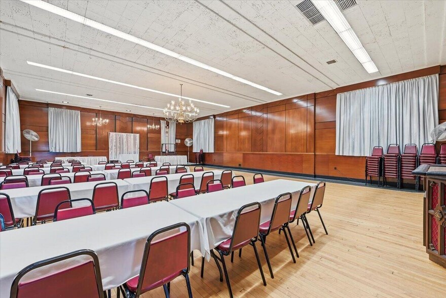 More Photos Of 530 1st Ave, Council Bluffs Lodge Meeting Hall For Sale