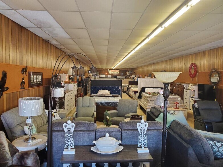 More Photos Of 507 Broadway St, Okemah Department Store For Sale